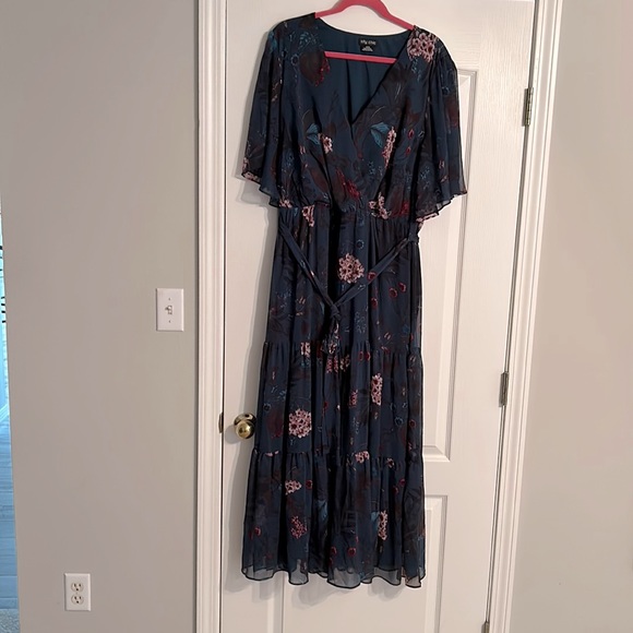 City Chic Dresses & Skirts - Beautiful floral dress. Great wedding guest dress. Worn once